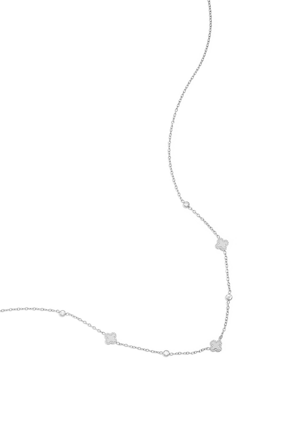 Collana con trifogli e pietre rotonde di zirconi cubici