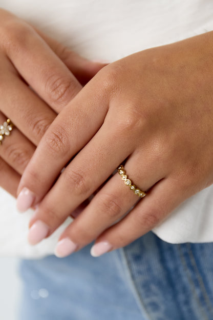 Anello con diverse forme e pietre