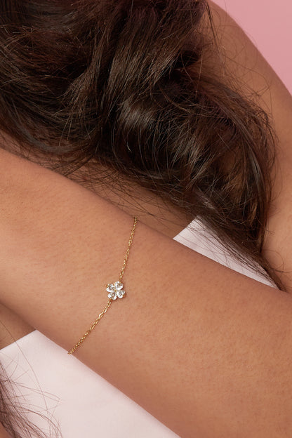 Bracciale con decorazione a trifoglio