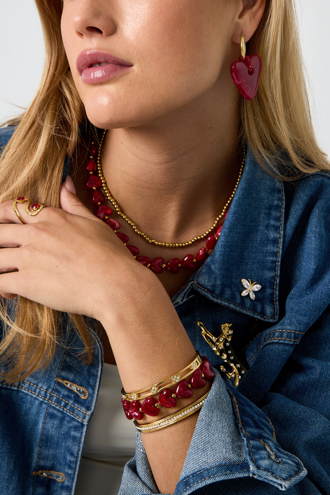 Bracciale elastico con perline a forma di cuore