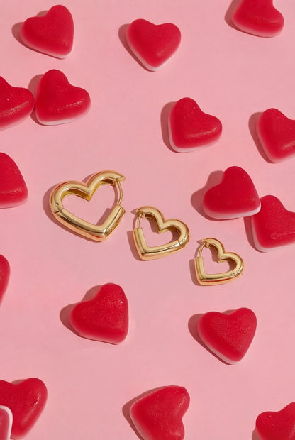 Orecchini a cerchio a forma di cuore in tre misure