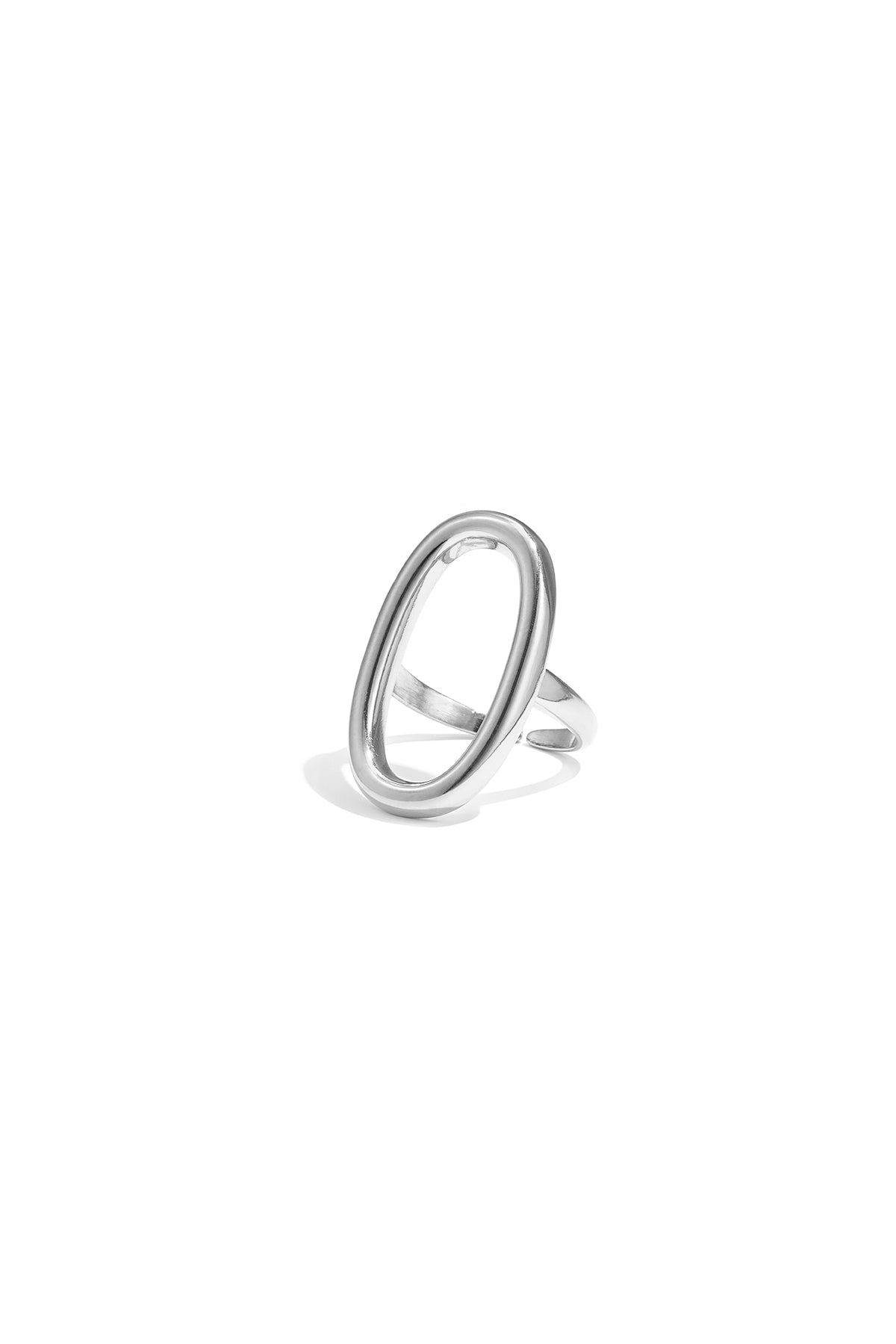 Anello vistoso di forma ovale e minimalista