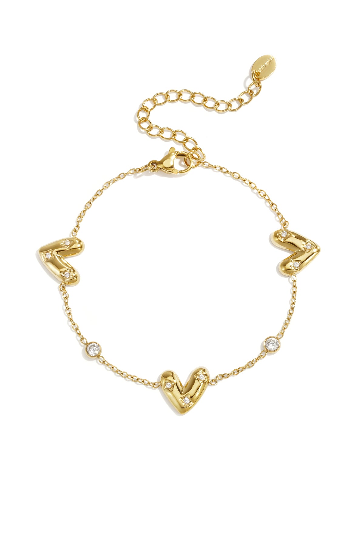 Bracciale con tre cuori incastonati e pietre rotonde di zirconi cubici.