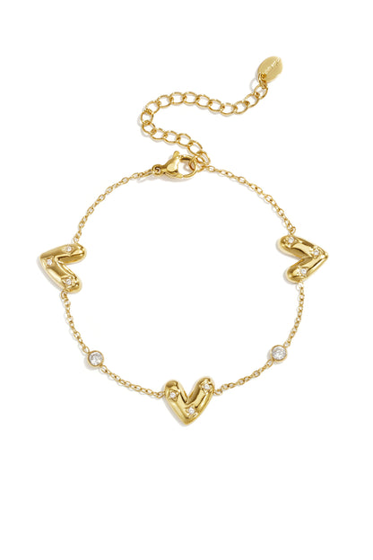 Bracciale con tre cuori incastonati e pietre rotonde di zirconi cubici.