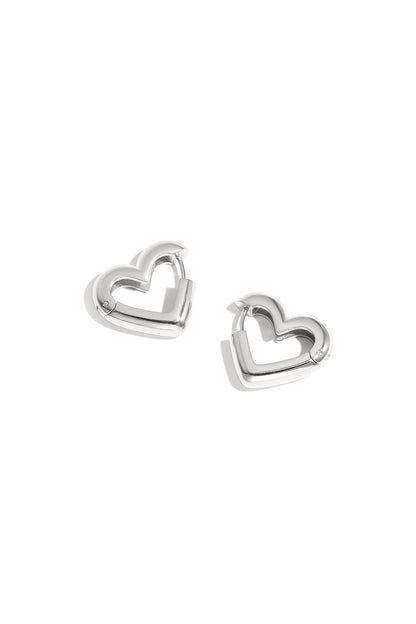 Orecchini a cerchio a forma di cuore in tre misure
