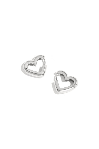 Orecchini a cerchio a forma di cuore in tre misure